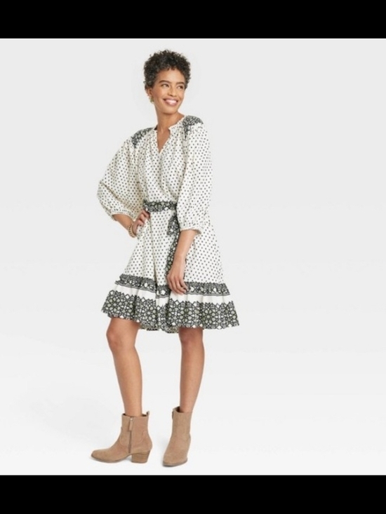 Knox Rose Dresses & Skirts - Knox Rose Off White Vneck Dress. SIZE M. 0066
